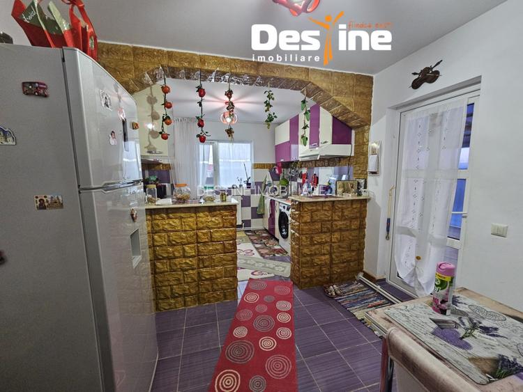 Casa cu etaj si mansarda, 7.200 mp teren, in comuna Probota  - 9