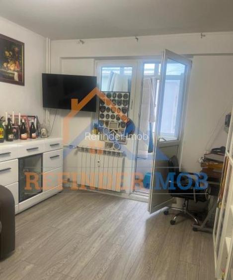 Apartament de vanzare cu 2 camere, zona Salajan - Metrou 1 Decembrie 1918 - 2