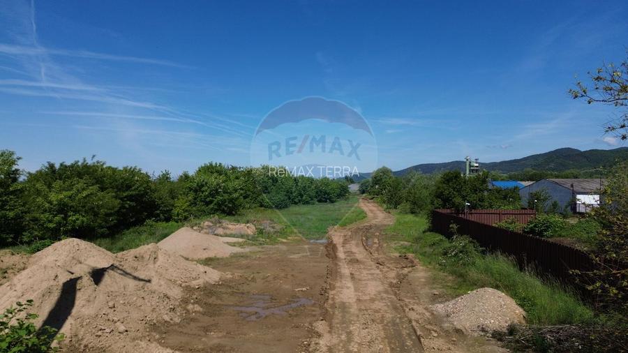 Teren de vanzare-ideal pentru hala sau parcare - 5