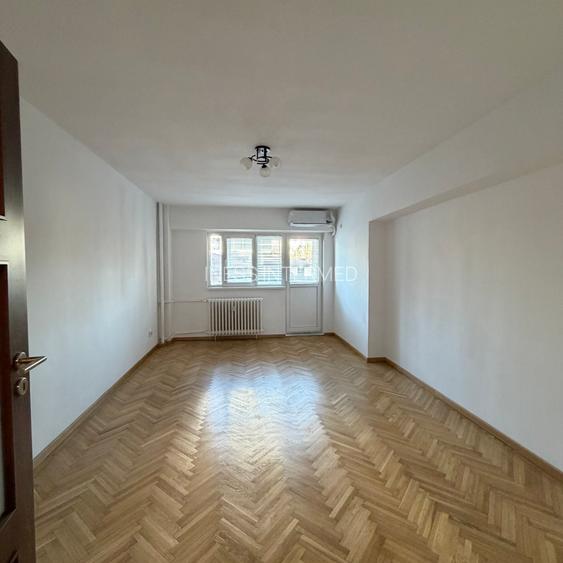 Piata Romana - Calea Dorobantilor stradal, bloc 1981, etaj 1/8, 80mp, nemobilat - 2