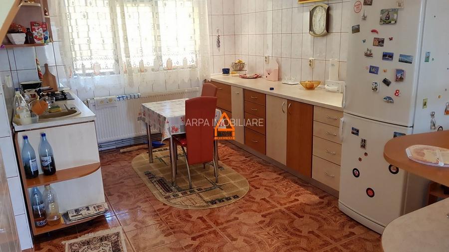 Casa / Vila - 310 mp , 1000 mp teren - Bucium - 2