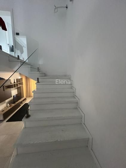 Casa mijloc triplex mobilată  - 10