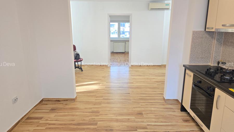 Vand apartament 4 camere decomandat in Deva, zona 22 Decembrie (Liceul Auto), - 2