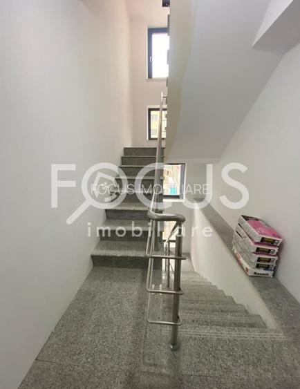Inchiriez spatiu comercial - Vitrina 2 fronturi - terasa - 3