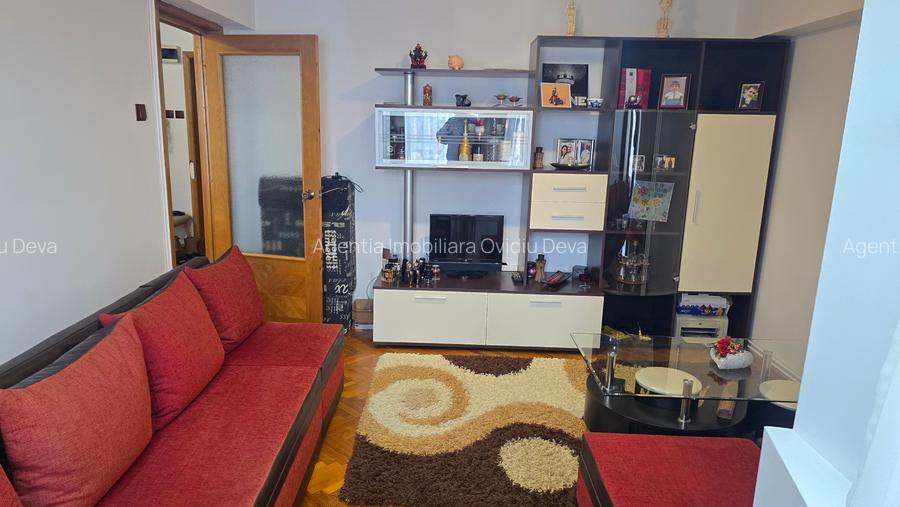 Vand apartament cu 3 camere in Deva, etaj 1, bloc din BCA din anul 2000, 157 mp - 8