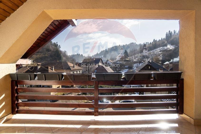 Oportunitate rară: Casă de vacanță sau Pensiune în Poiana Mărului - 29