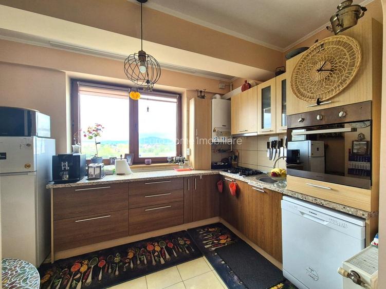 Tractoru, zonă liniștită de case, apartament spațios 3 camere cu garaj - 8