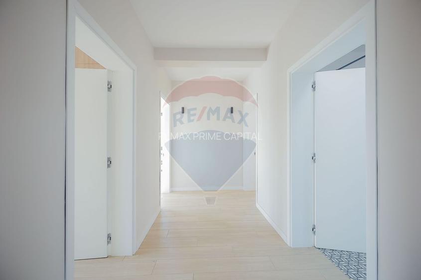 De vânzare Vilă cu 8 camere în Sânmartin, 290 mp util, teren 1100 mp - 36