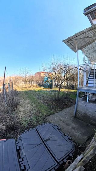 Două case în curte comună, 6 camere + 385 teren - zona semicentrală - 14