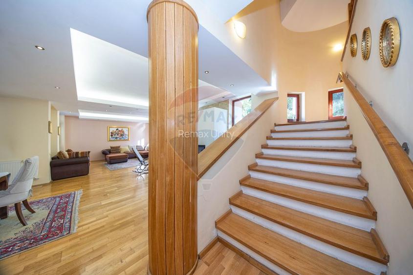 Vilă cu 8 Camere, Sală de Fitness și Saună in Moieciu Comision 0% - 30