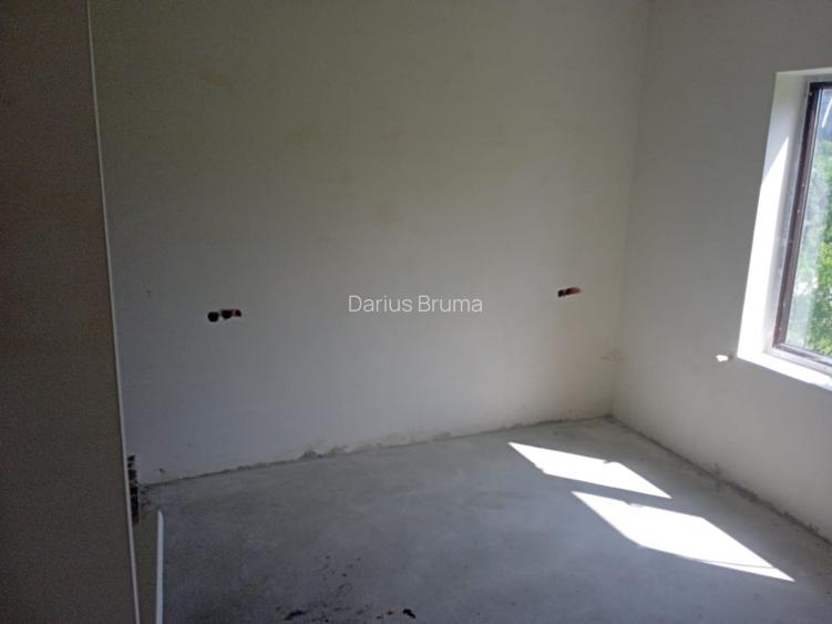 Casă cu teren 10000 mp - 7