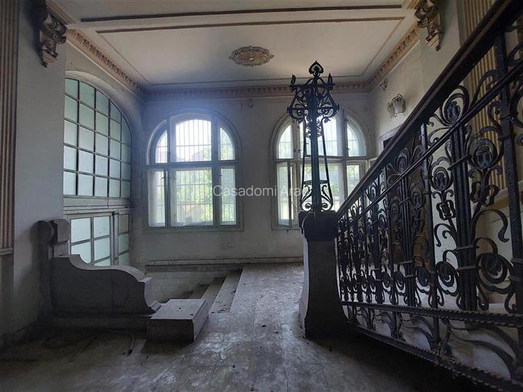 Cladire ultracentrala cu curte privata, pentru activitati diverse - 6