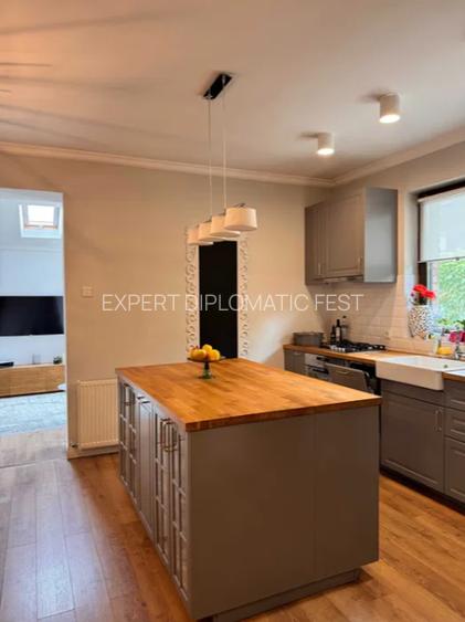 Aviatiei-Hotel CRISTAL PALACE -Vila  4 camere-suprafata  180 mp-pret 2600 euro - 5