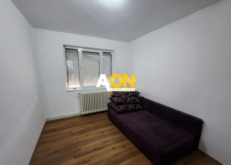 De vanzare apartament 3 camere zona Cetate - 2
