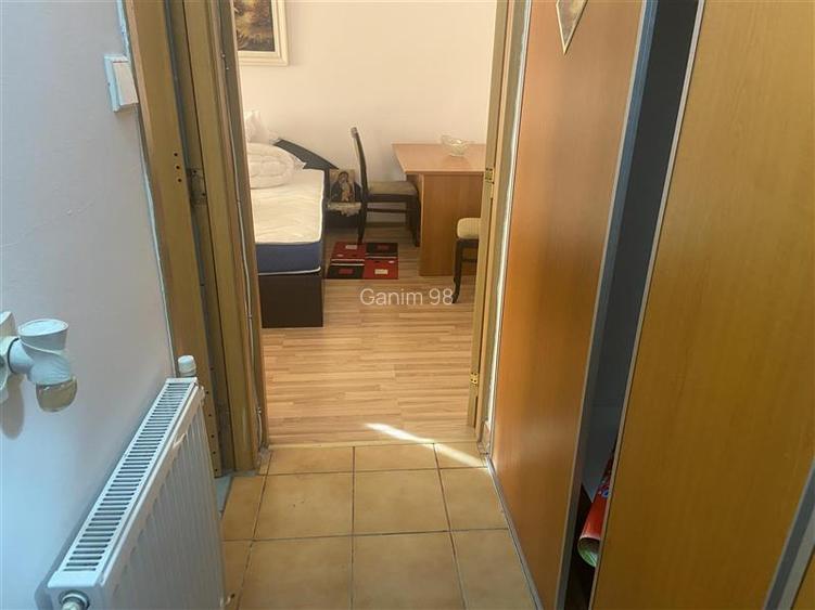 Garsoniera , zona B-dul Independentei , et 2 , 32 mp , decomandata , mobilata si - 15