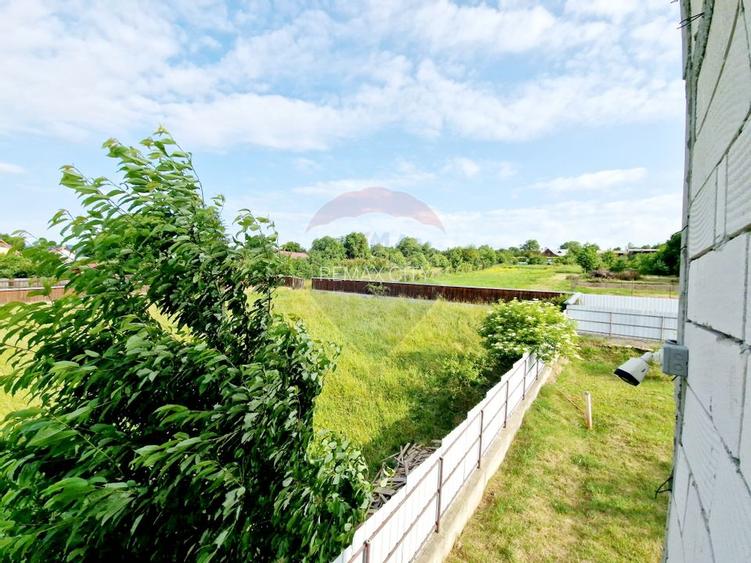 Casă spațioasă S+P+1E+M și teren generos 1664 mp - 50