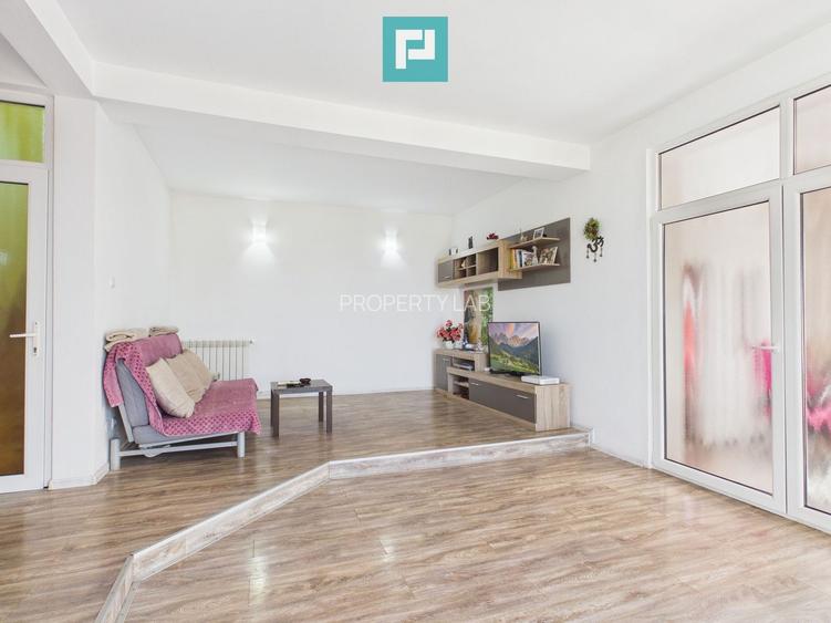 Casă cu 7 camere și teren generos în Șofronea - 2