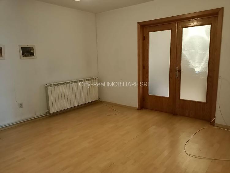 Casa 6 camere, pod 100 mp ,ICIL, pe colt,3  intrari ,2 centrale gaze ,5 bai - 5