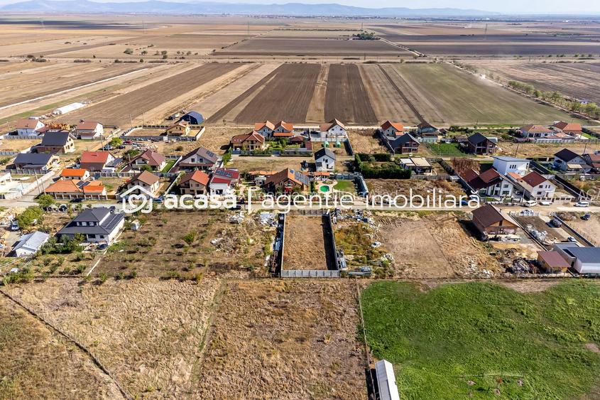 Teren de 733 mp în Livada, cu gard finalizat, Comision 0 - 4