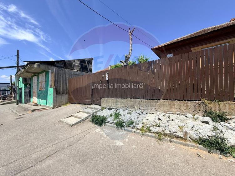 Teren 650 mp,  cu casa modesta, zona Blv Nicolae Romanescu - 2