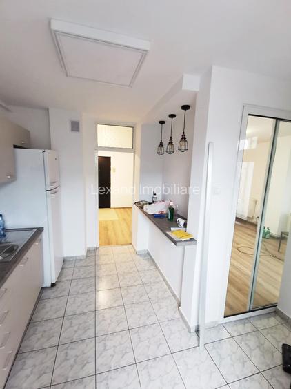 Apartament  cu trei camere, decomandat in  Centrul Civic - 4