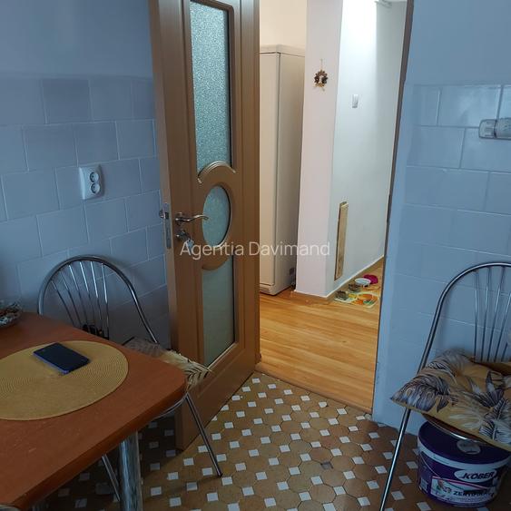 Apartament  decomandat  4 camere ultracentral (zona Primarie) etajul 4/4. - 4
