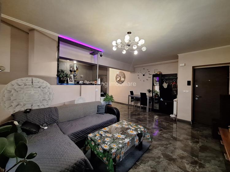 Apartament cu 3 camere, 68 mp, balcon, zona Eroilor - 2