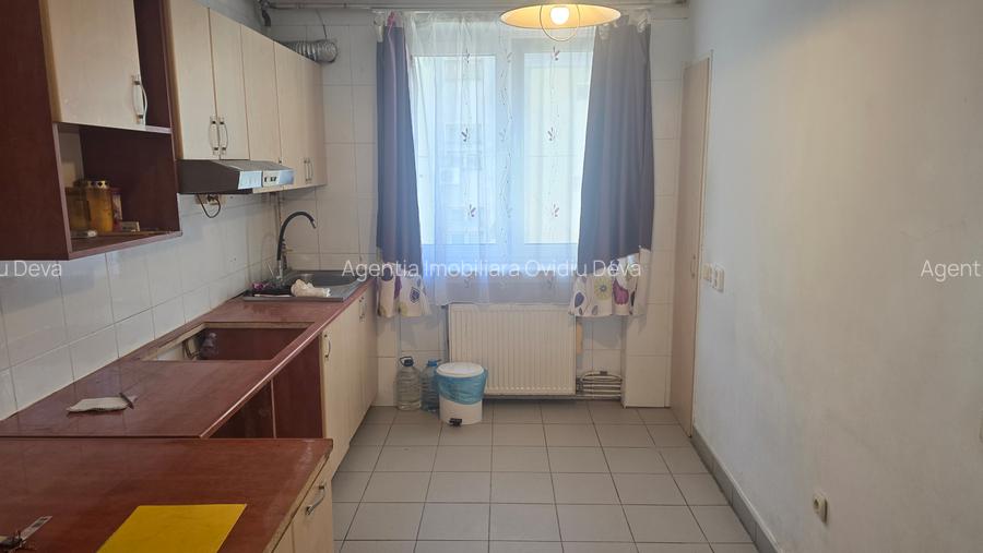 Vand apartament de 3 camere in Deva, Imp.Traian, etaj 2 - 5
