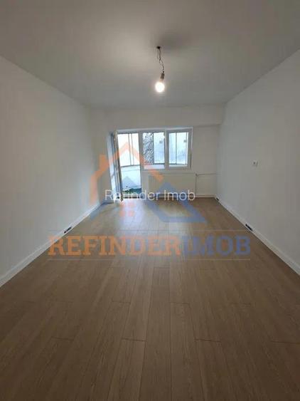 Garsoniera renovata  Aparatorii Patriei - Metrou etaj 1 bloc din 1986 - 6