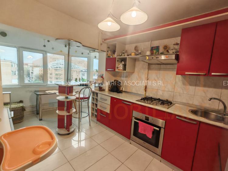 Apartament 3 camere de vanzare, situat in zona Far - 3