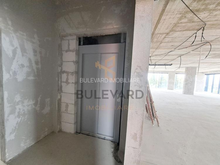 Cladire comerciala situata la drum intens circulat, 1365 mp utili + 20 parcari - 14