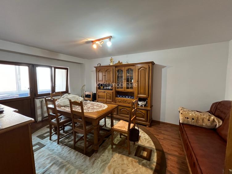 Apartament trei camere decomandat de vanzare in Aiud - 2