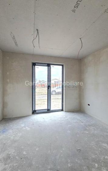 Imobil cu destinatie multipla - comercial si de locuit in Santandrei, Bihor - 11