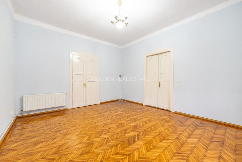 Spatiu pentru birouri,pozitionat pe Bld. Revolutiei,etajul 1 - 5