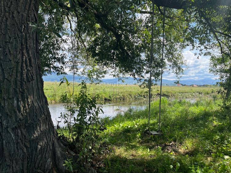 Proprietate UNICA: Casa la rosu cu teren mare si acces la rau - 5