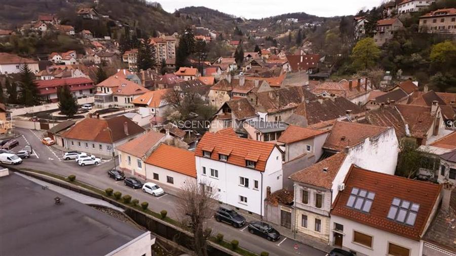 Locuinta cu caracter,doua niveluri,4 camere,terasa,garaj,curte,Centru Istoric Br - 41