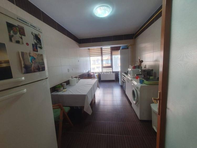 De vanzare – Apartament 3 camere -Complex Vega, Strada Tecuci - 14