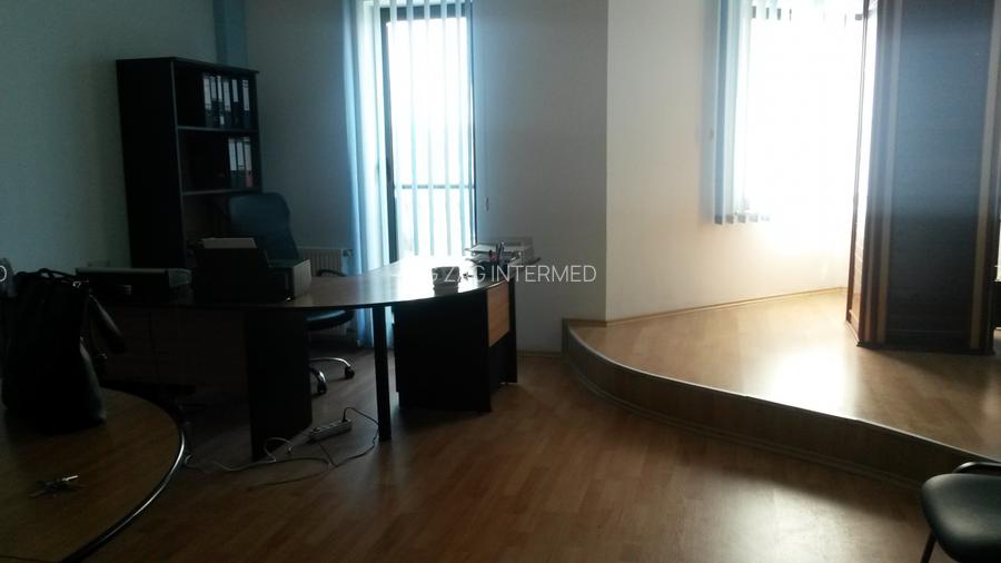 Bd. Mamaia, spatiu 40 mp., cladire de birouri - 2