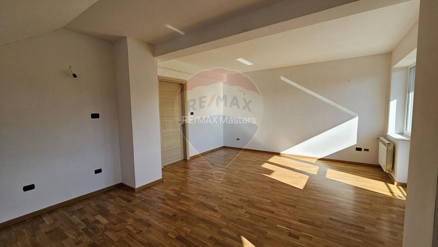 Casă / Vilă de lux cu 8 camere de vânzare in Obcini, Suceava - 55