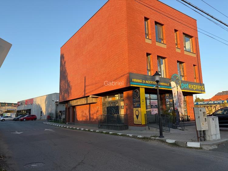 Spatiu comercial + Birouri Etaj - 3