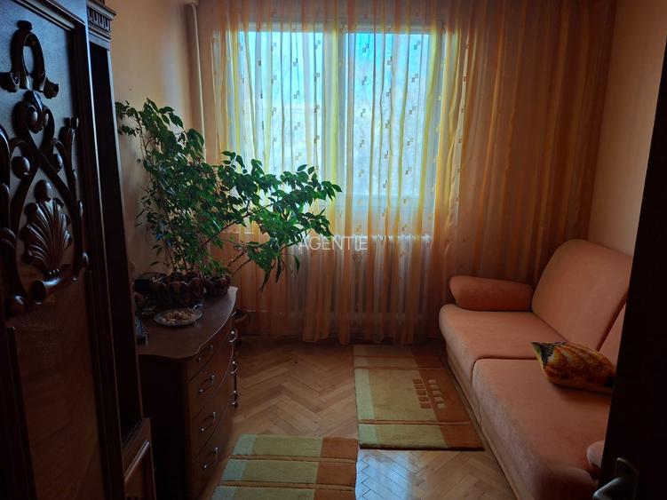 Titan-aleea Rotunda-langa scoala 195(Hamburg) - 6