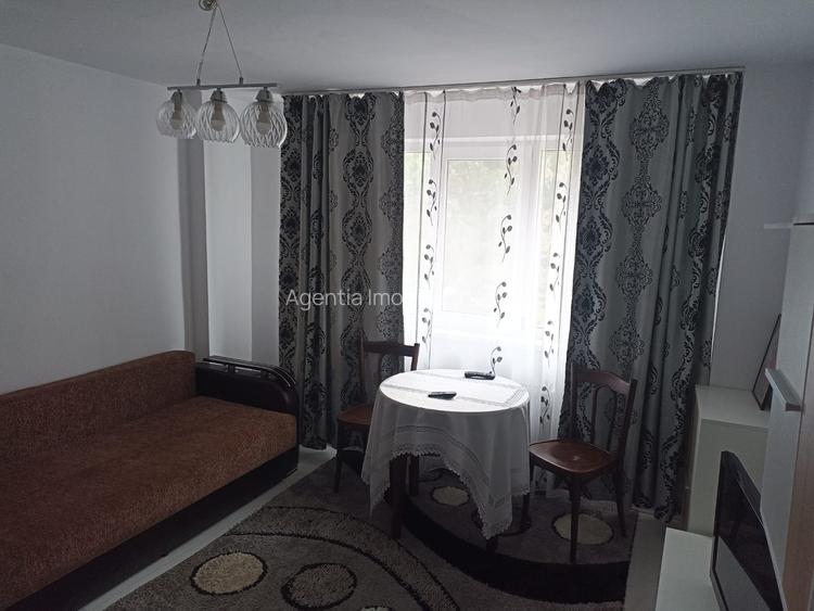 Garsoniera renovata libera de pe 3 martie - 4