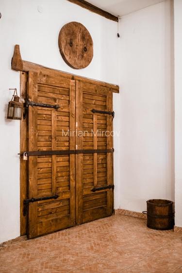 Proprietate istorică , crama +vie DOC + distilerie +loc. evenimente+ 20000 vin - 5