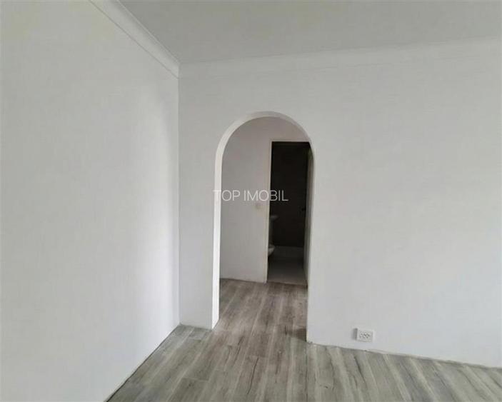 Etaj 3, renovat, 2 camere zona Mircea cel Batran - 11