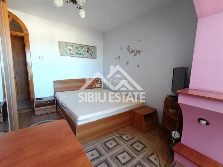 Apartament de vanzare cu 3 camere, decomandat -55 mp. balcon, pivnita - 16