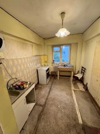 Apartament 4 camere Zona Inspectoratului Scolar - etaj 2 - 90 mp - 4