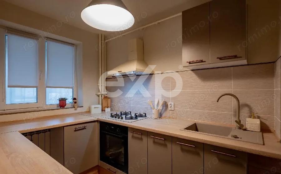 De vânzare apartament 2 camere decomandate, Zona Tic-tac, et. 1/4, Constanta