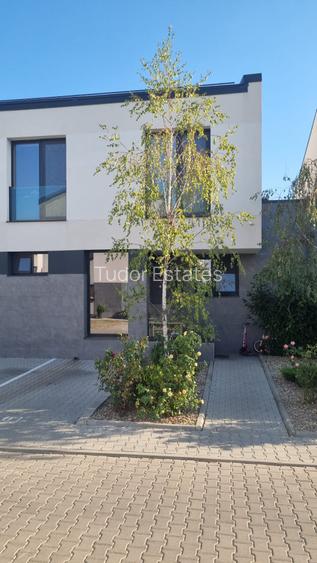 Refined Family Villa with High-End Finishes in a Private Gated Compound - 16