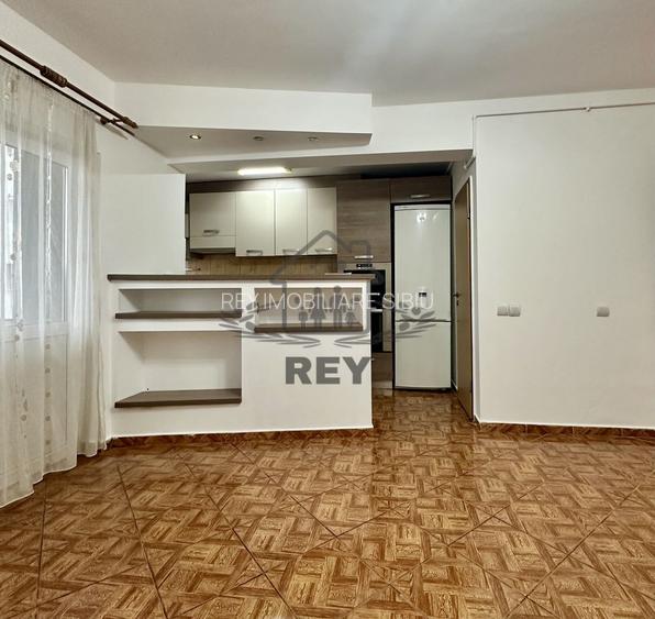 Apartament 4 camere cu garaj zona Strand- V.Aurie - 10