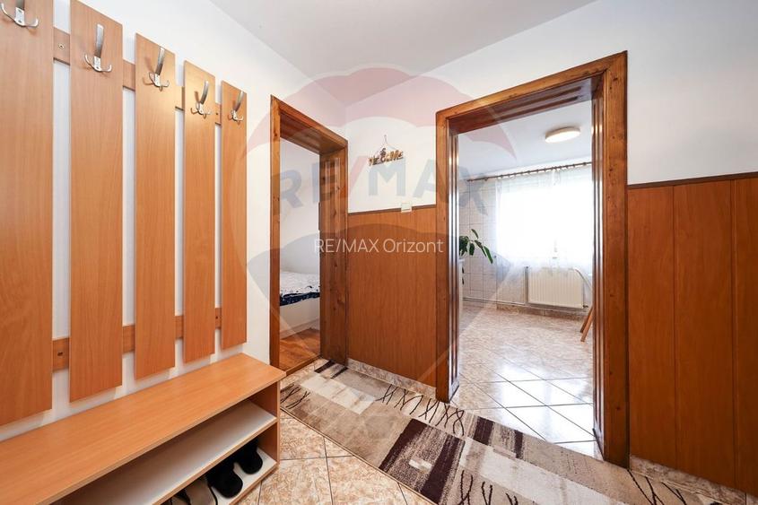 Casa si Spatiu comercial  în zona Centrala Secele - 13